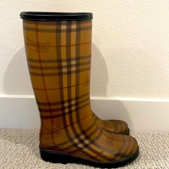 Burberry Rain Boots Size 37 Size 6 Vintage - Picture 1 of 5